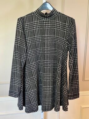 John Mark Small Tunic Turtleneck Top Blouse Shirt Black White Plaid Timeless